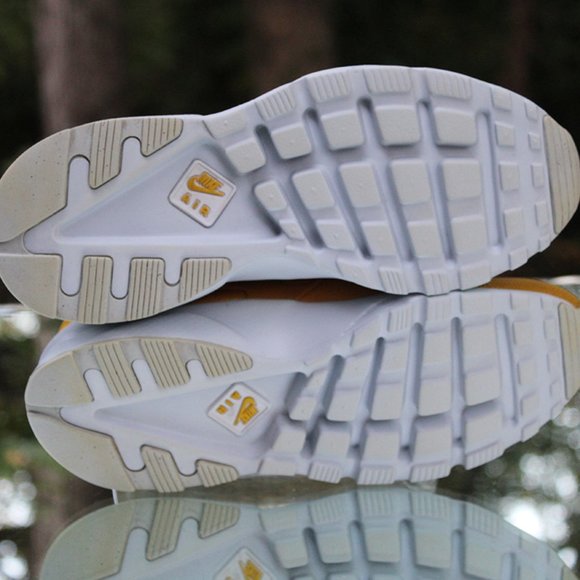 Nike Air Huarache Run Ultra Yellow Size 6Y - Picture 12 of 15